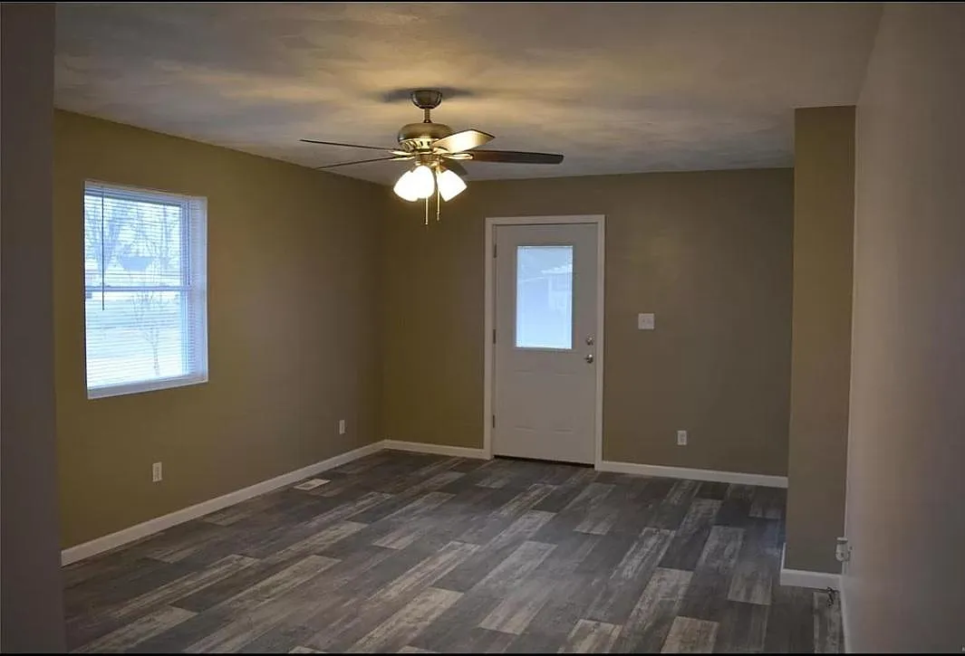 2 bed, 1008 sqft, $900 — Photo 2