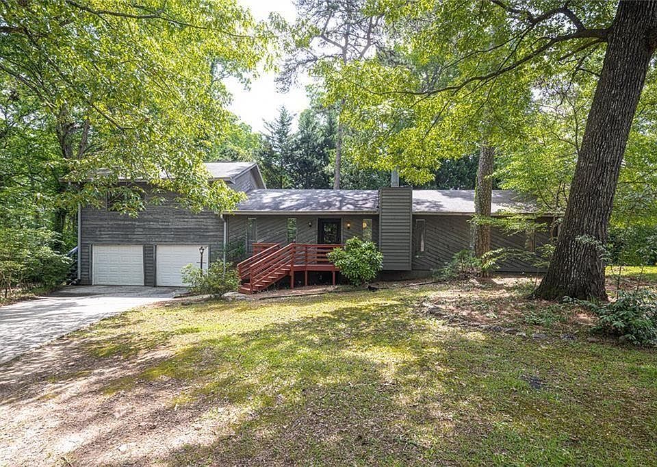 1st image of 633 Iris Rd