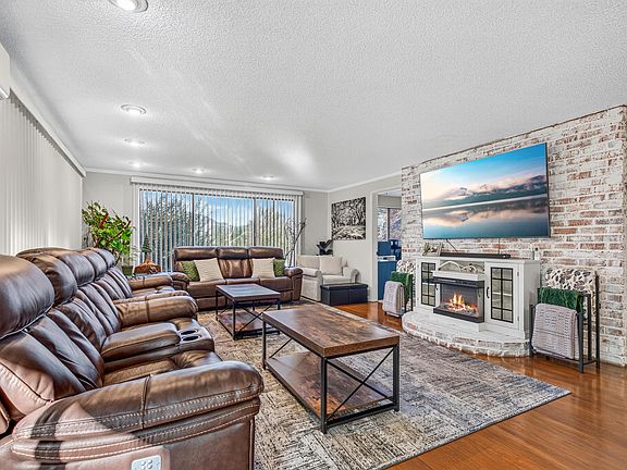 5th image of 206 Alder St