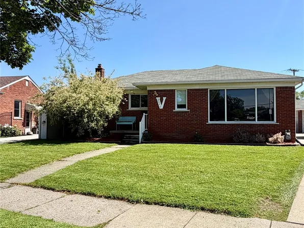 3645 Syckelmoore St, Trenton, MI 48183