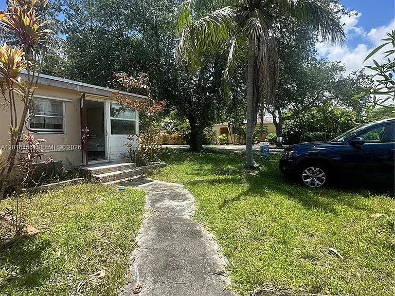 1427 N 26th Ave — Photo 4