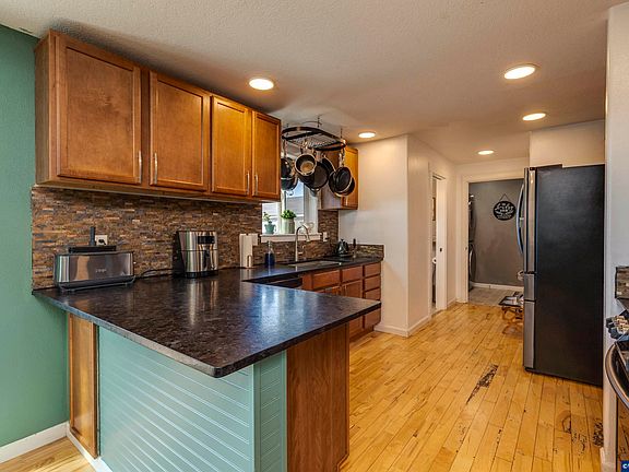4th image of 1198 Filbert St