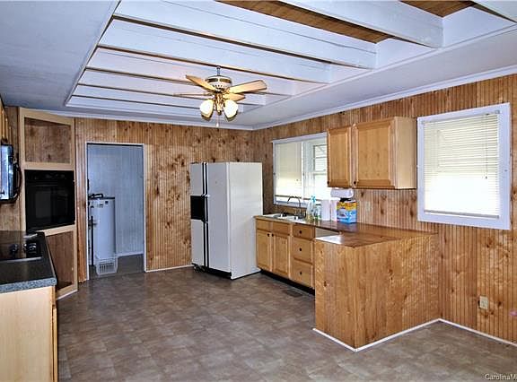 3rd image of 1480 Sunshine Ln
