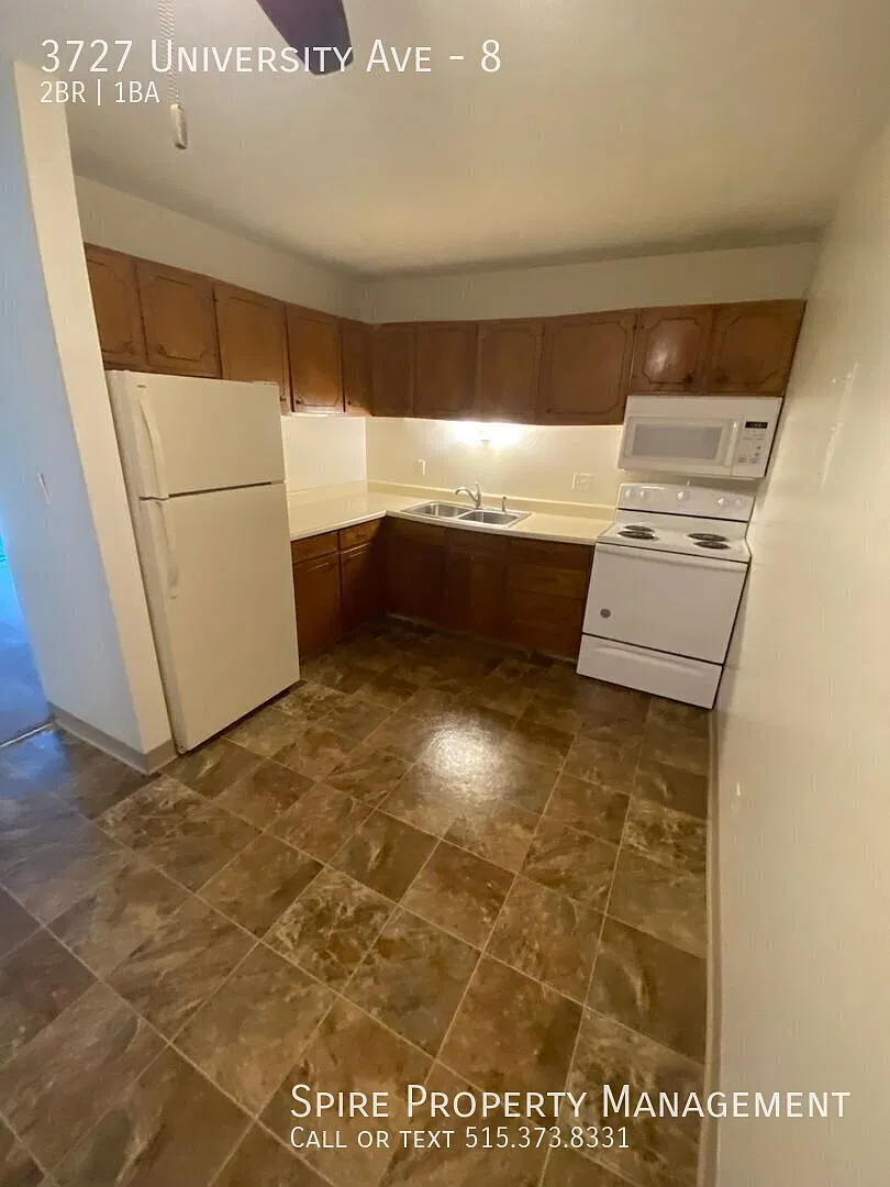 Lovely 2 bed/1 bath unit with a patio just minutes from Drake! $99 Deposit Special! — Photo 1