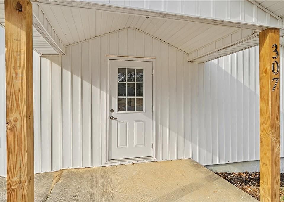 1st image of 307 N Bogle St