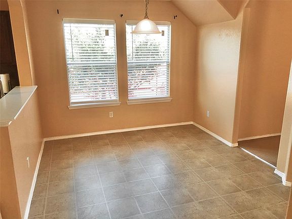 5th image of 141 Hillhouse Ln