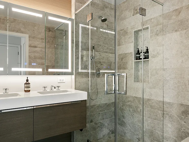 441 W 37th St #3 — Photo 7