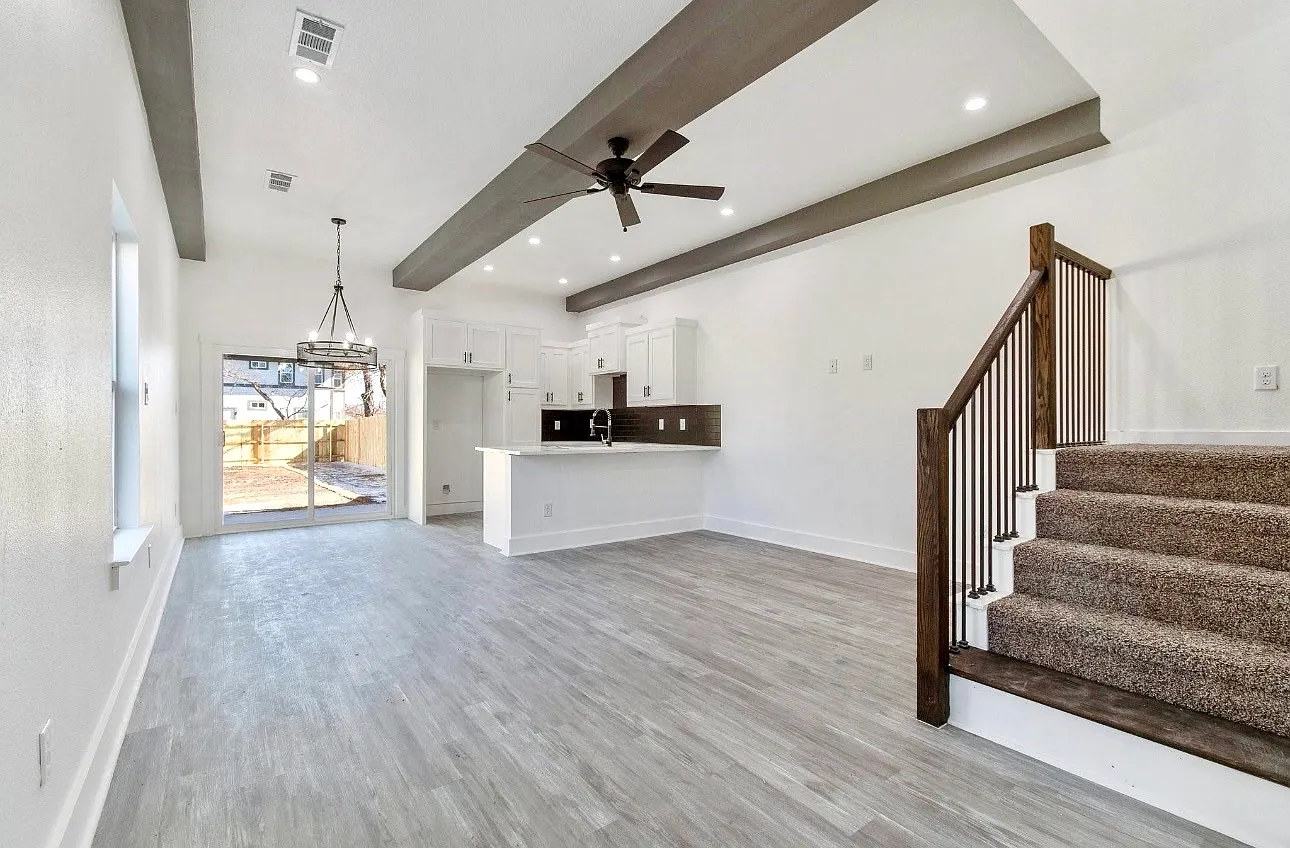 3 bed, 2.5 bath, 1436 sqft, $1,595 — Photo 2