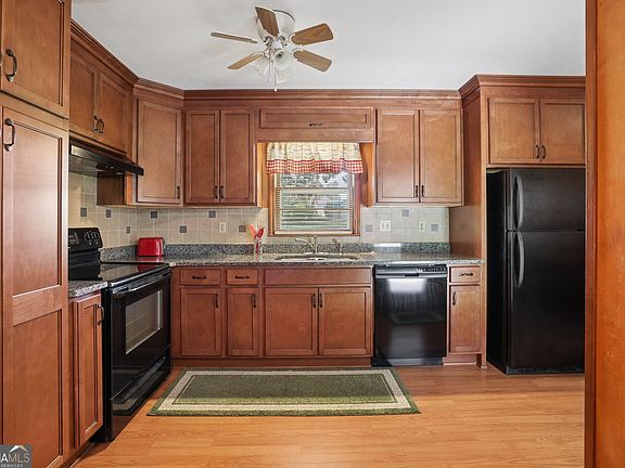 3rd image of 2833 Crabapple Cir