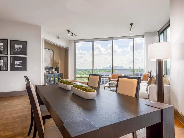 7 Riverway — Photo 11