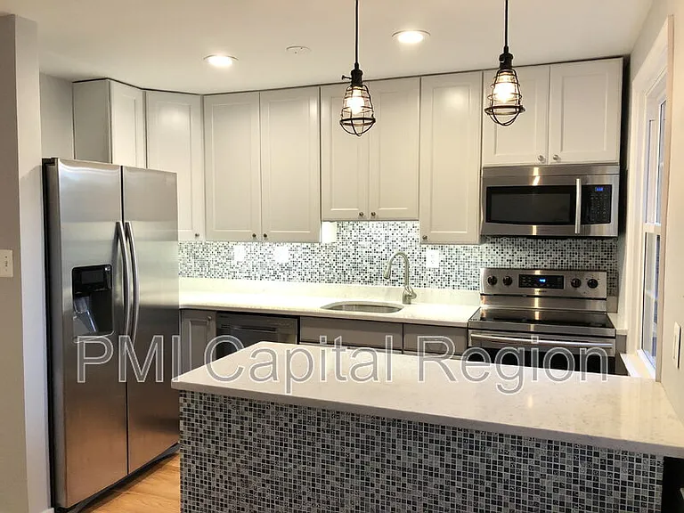 2211 Washington Ave #203 — Photo 3