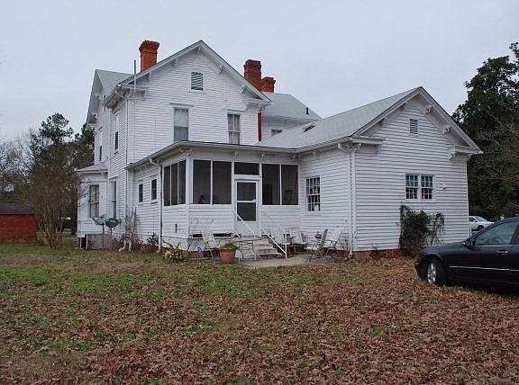 4th image of 412 McCaskill Ave