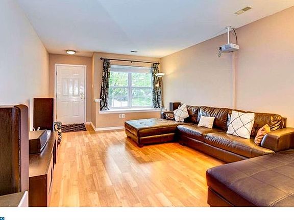 4th image of 23 Hearthstone Ln