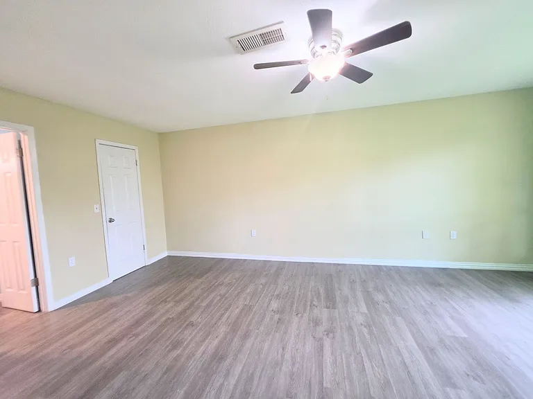 5931 Autumn Lake — Photo 14