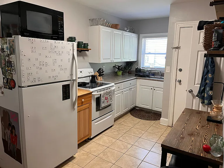 1104 Clarendon St #B — Photo 5