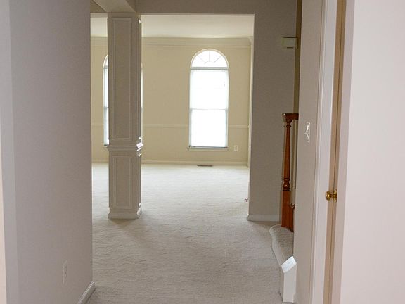 5th image of 22603 Welborne Manor Sq