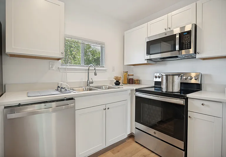905 W Abram St #6 — Photo 5