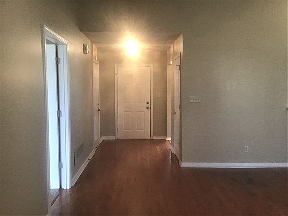 3rd image of 611 Jack Pine Ct