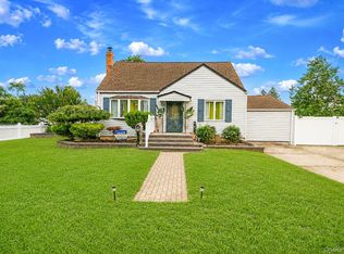 341 12th St, West Babylon, NY 11704