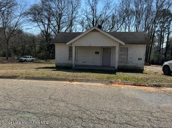 906 3rd St, Alexander City, AL 35010
