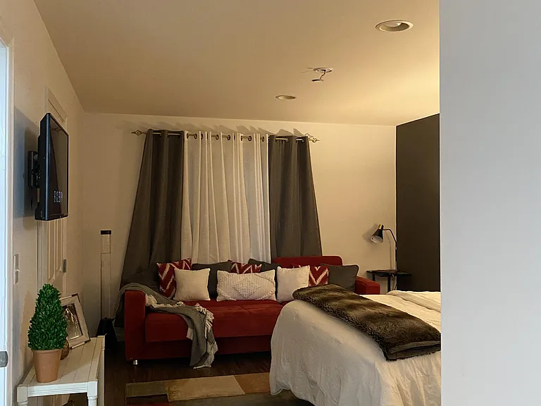 148 Greenwich St — Photo 17
