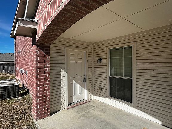 2nd image of 3005 Carlton Pkwy APT 1