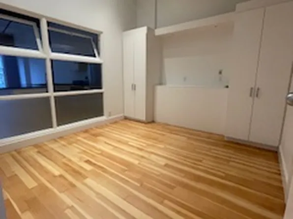 55 Water St #312, Vancouver, BC V6B 1A1