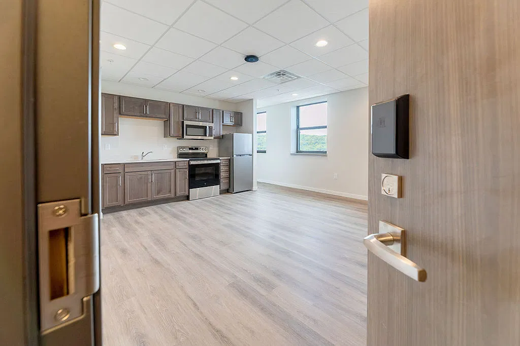 2 bed, 755 sqft, $1,800 — Photo 1