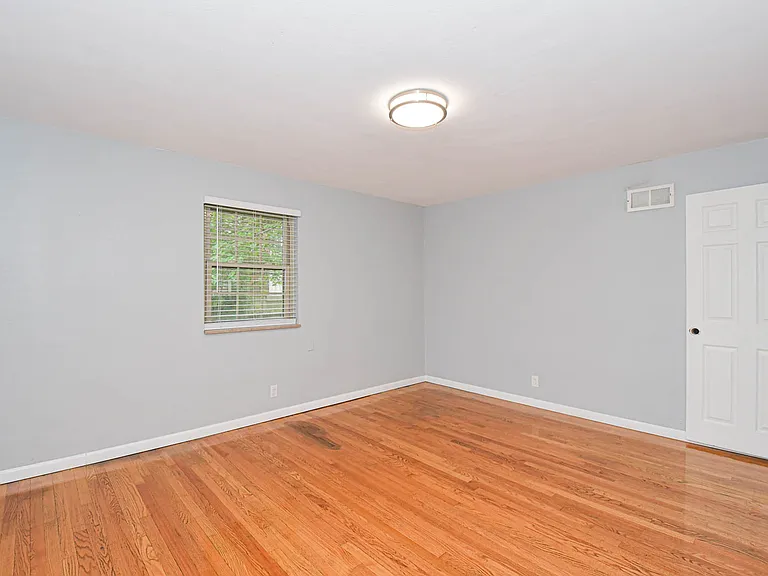 819 Renee Ln — Photo 27