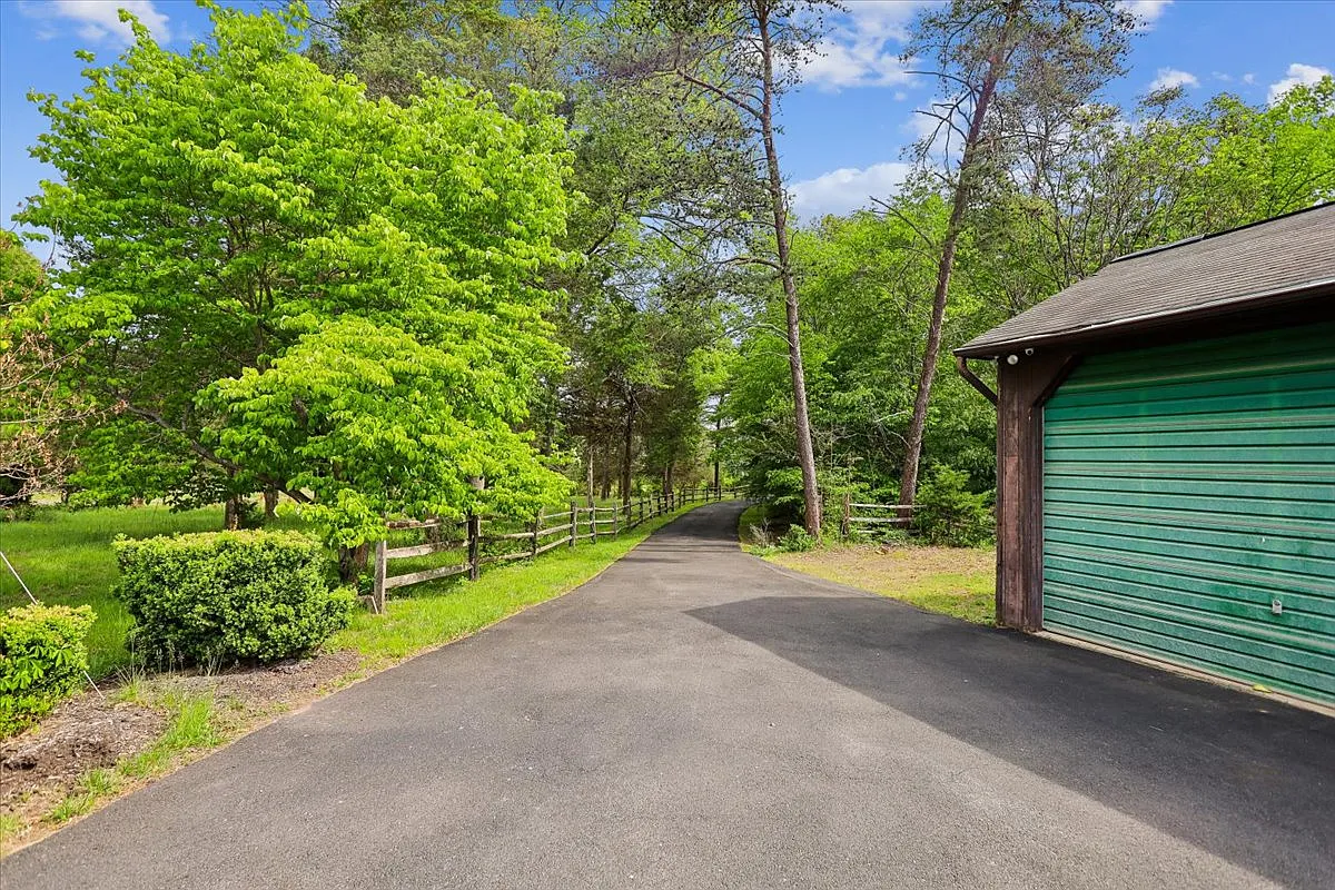 Driveway - 15125 Braddock Rd #2