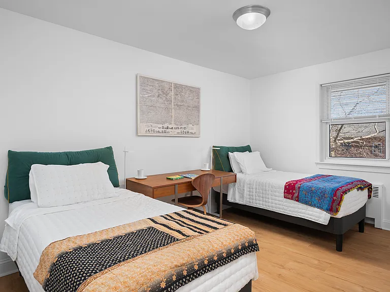 Crestwood Lake Apartments — Photo 48
