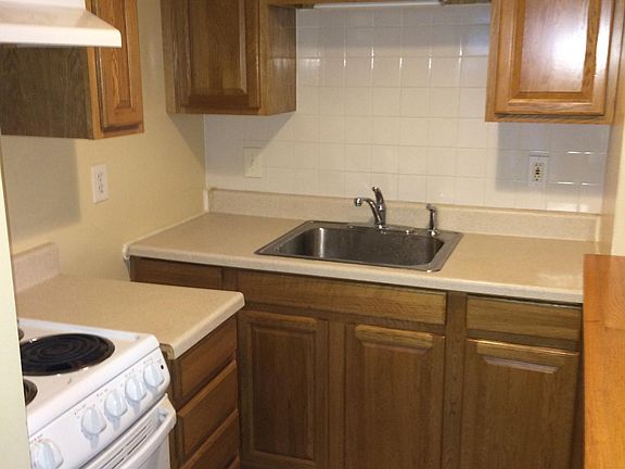3rd image of 283 Newport Ave APT 6