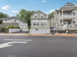105 W Somerset St, Raritan, NJ 08869