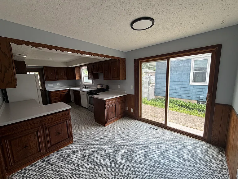 2300 Cole Ave SE — Photo 4
