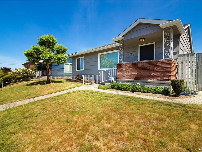 3809 E G St — Photo 2