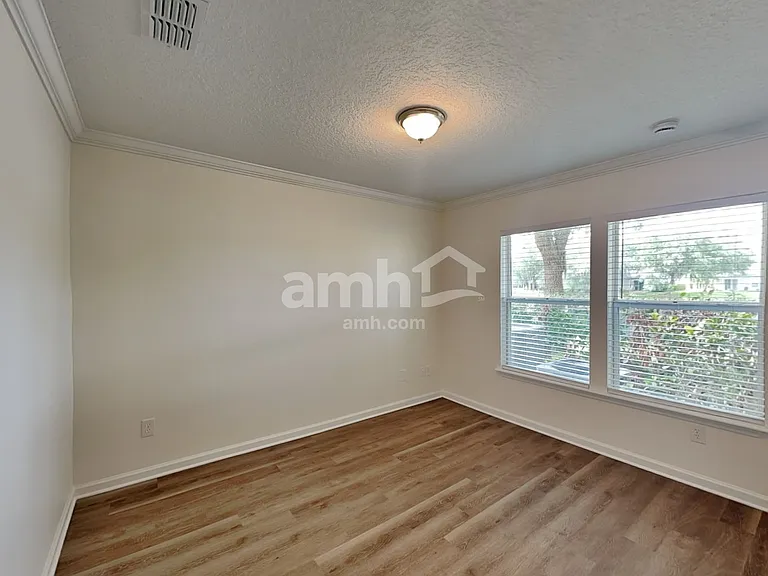 385 Bostwick Cir — Photo 9