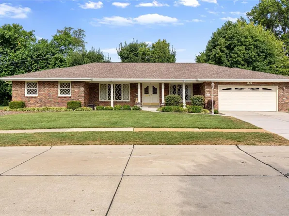 2245 Telford Dr, Saint Louis, MO 63125