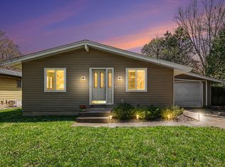 1036 Westmoor Dr NW, Grand Rapids, MI 49504