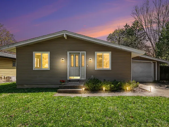 1036 Westmoor Dr NW, Grand Rapids, MI 49504