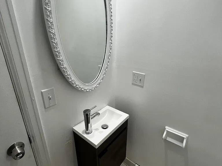 5560 Cresthaven Ln #B — Photo 8