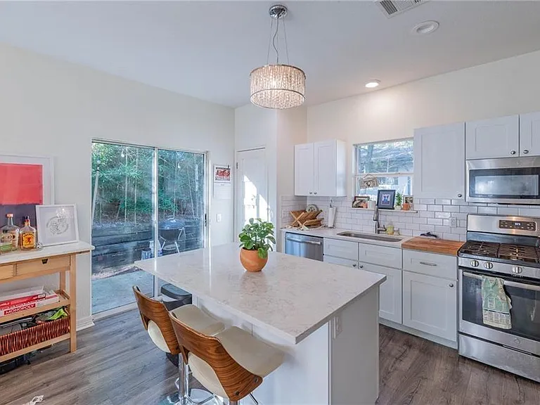 1198 E M Franklin Ave — Photo 13