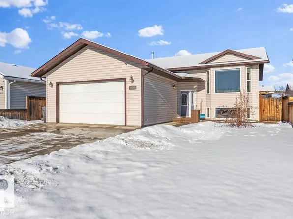 4706 63rd Ave, Cold Lake, AB T9M 2E5