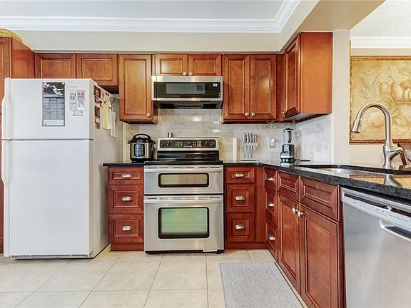 5th image of 2404 Gallery View Dr #101
