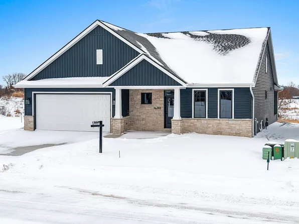 393 Farmhouse Ln, Combined Locks, WI 54113