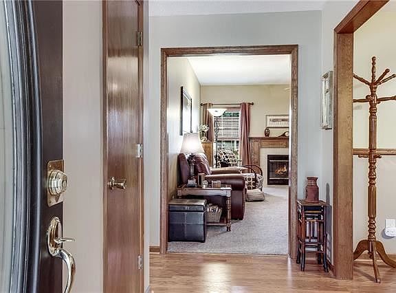 3rd image of 905 Black Oak Dr