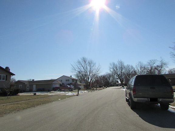 4th image of 490 N Shabbona St