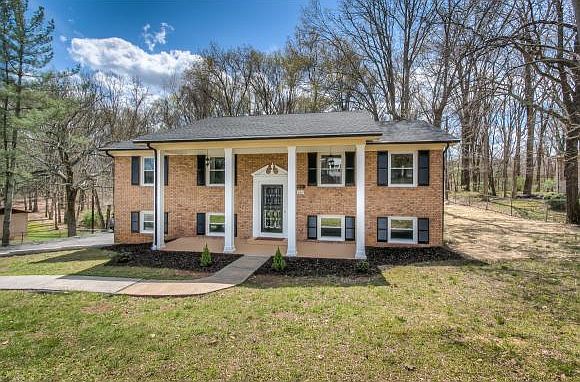 1st image of 4017 Black Oak Dr