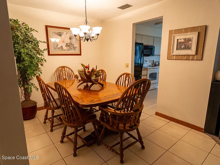605 Saint Albans Ct #18H — Photo 8