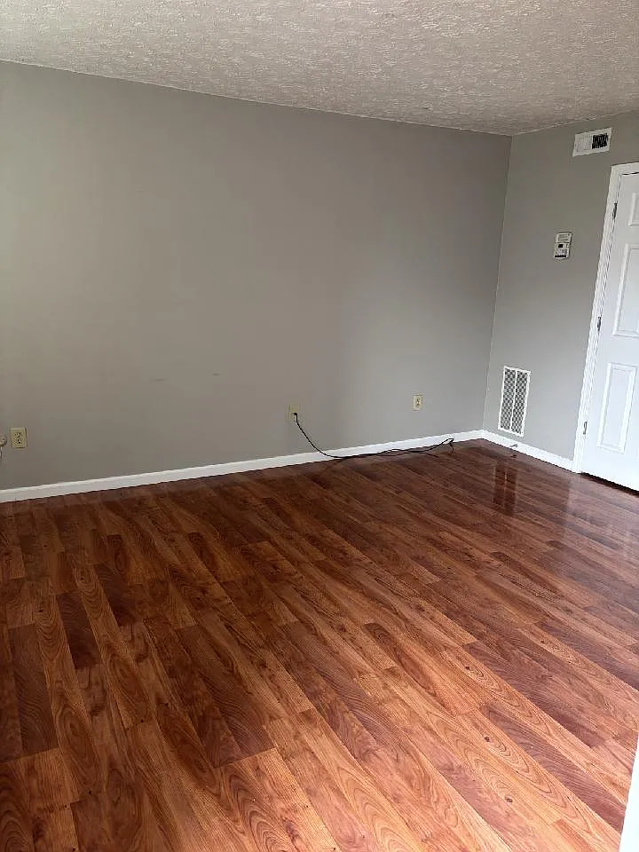 2 bed, 1200 sqft, $1,350 — Photo 2