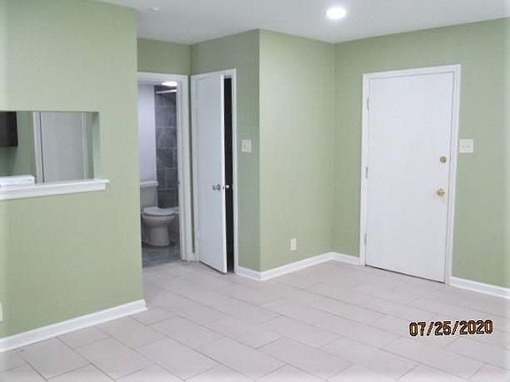 5th image of 1135 Jackson Ave #106